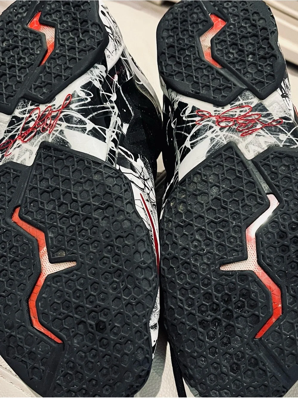 Nike Mens Nike LeBron Graffiti Basketball Shoes Size 11